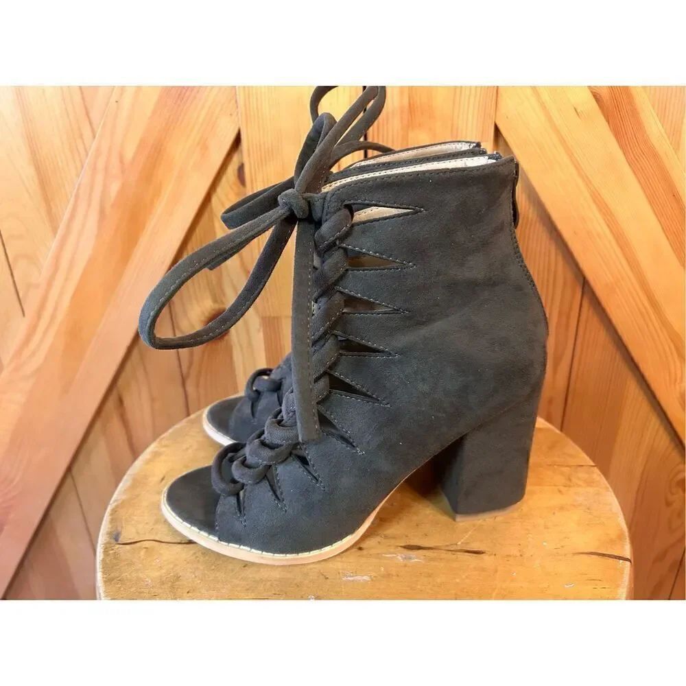 SODA Suede Laced Up Heels Olive Size 7.5